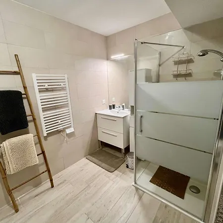 Appartement Bel 2p à - Climatisé, Garage - Fr-1-226b-228 *